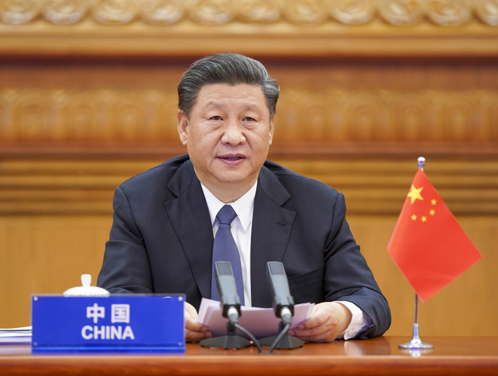 2020年3月26日，習(xí)近平在北京出席二十國(guó)集團(tuán)領(lǐng)導(dǎo)人應(yīng)對(duì)新冠肺炎特別峰會(huì)并發(fā)表題為《攜手抗疫 共克時(shí)艱》的重要講話。新華社記者 李學(xué)仁 攝